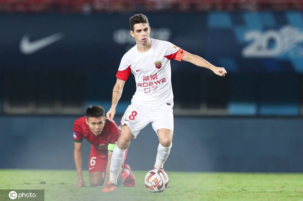 据Footmercato报道称，米兰已经接触勒阿弗尔的16岁中场佐胡里的经纪人。